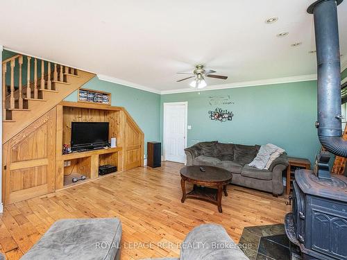 5622 Sixth Line, Erin, ON - Indoor Photo Showing Living Room