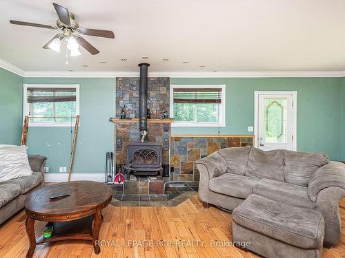 5622 Sixth Line, Erin, ON - Indoor Photo Showing Living Room