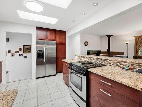 1519 Heffley Louis Cr Rd, Kamloops, BC - Indoor Photo Showing Kitchen