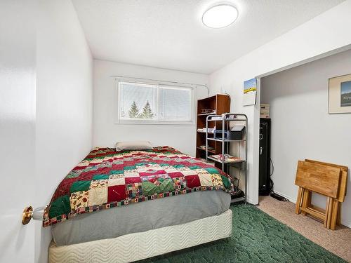 1519 Heffley Louis Cr Rd, Kamloops, BC - Indoor Photo Showing Bedroom