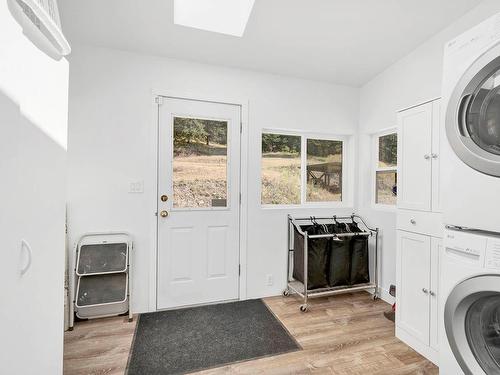 1519 Heffley Louis Cr Rd, Kamloops, BC - Indoor Photo Showing Laundry Room