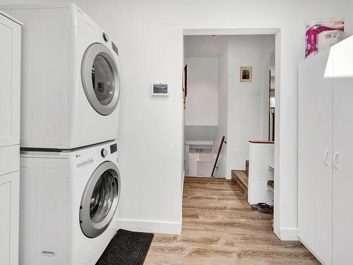 1519 Heffley Louis Cr Rd, Kamloops, BC - Indoor Photo Showing Laundry Room