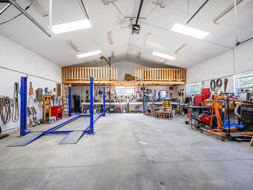 1519 Heffley Louis Cr Rd, Kamloops, BC - Indoor Photo Showing Garage