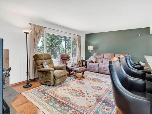 1519 Heffley Louis Cr Rd, Kamloops, BC - Indoor Photo Showing Living Room