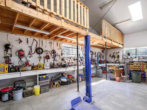 1519 Heffley Louis Cr Rd, Kamloops, BC - Indoor Photo Showing Garage