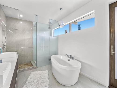 1358 Rockcress Drive, Kamloops, BC - Indoor Photo Showing Bathroom