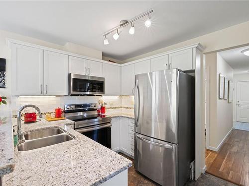 308-5625 Edgewater Lane, Nanaimo, BC - Indoor Photo Showing Kitchen With Double Sink