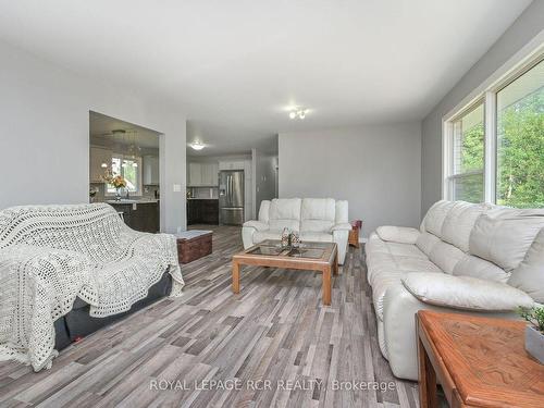 6988 County Rd 21, Essa, ON - Indoor Photo Showing Living Room