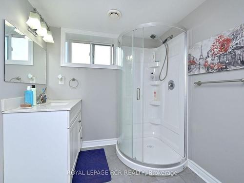 6988 County Rd 21, Essa, ON - Indoor Photo Showing Bathroom