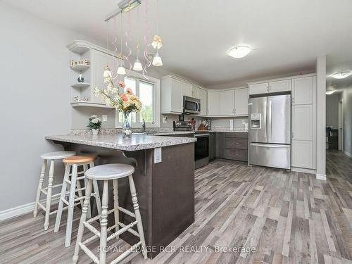 6988 County Rd 21, Essa, ON - Indoor Photo Showing Kitchen