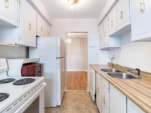 823-1625 Bloor St E, Mississauga, ON - Indoor Photo Showing Kitchen With Double Sink