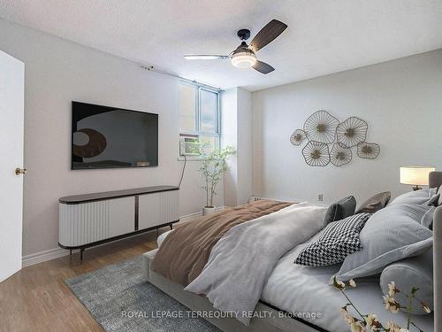 823-1625 Bloor St E, Mississauga, ON - Indoor Photo Showing Bedroom