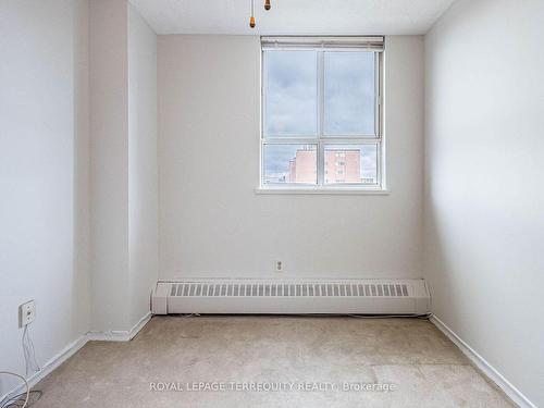 823-1625 Bloor St E, Mississauga, ON - Indoor Photo Showing Other Room