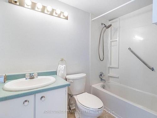 823-1625 Bloor St E, Mississauga, ON - Indoor Photo Showing Bathroom