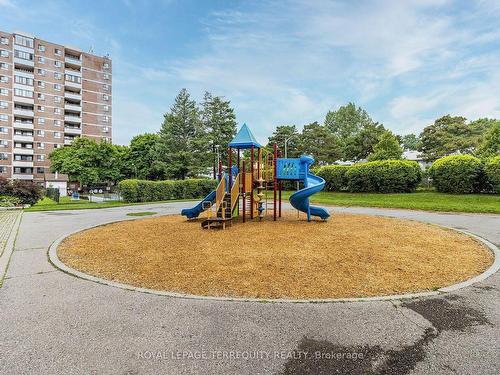 823-1625 Bloor St E, Mississauga, ON - Outdoor