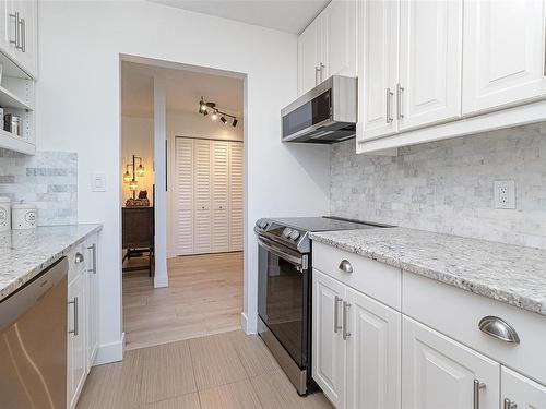 201-1991 Kaltasin Rd, Sooke, BC - Indoor Photo Showing Kitchen