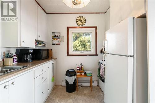 16 Twin Bay, Front Of Yonge, ON - Indoor Photo Showing Kitchen With Double Sink