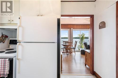 16 Twin Bay, Front Of Yonge, ON - Indoor Photo Showing Kitchen