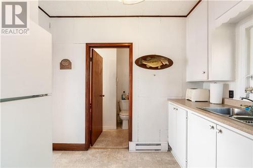 16 Twin Bay, Front Of Yonge, ON - Indoor Photo Showing Kitchen With Double Sink