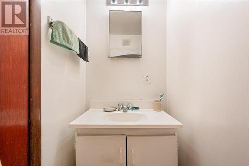 16 Twin Bay, Front Of Yonge, ON - Indoor Photo Showing Bathroom