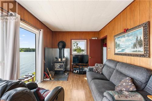 16 Twin Bay, Front Of Yonge, ON - Indoor Photo Showing Living Room