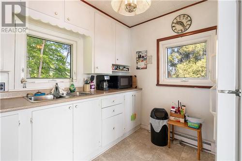 16 Twin Bay, Front Of Yonge, ON - Indoor Photo Showing Kitchen With Double Sink