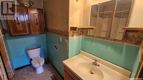 753 Athabasca Street E, Moose Jaw, SK - Indoor Photo Showing Bathroom