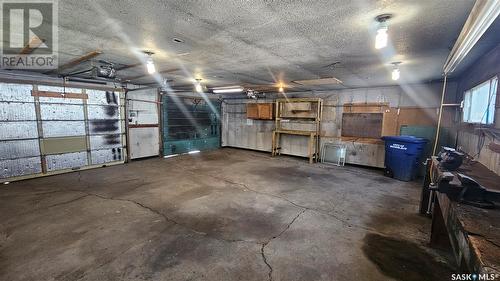 753 Athabasca Street E, Moose Jaw, SK - Indoor Photo Showing Garage