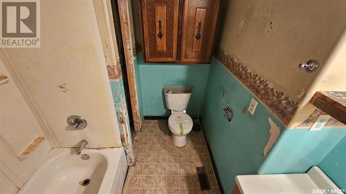 753 Athabasca Street E, Moose Jaw, SK - Indoor Photo Showing Bathroom