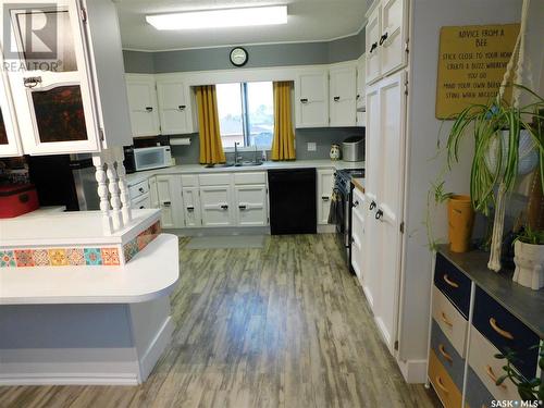 254 2Nd Avenue E, Gravelbourg, SK - Indoor Photo Showing Kitchen With Double Sink