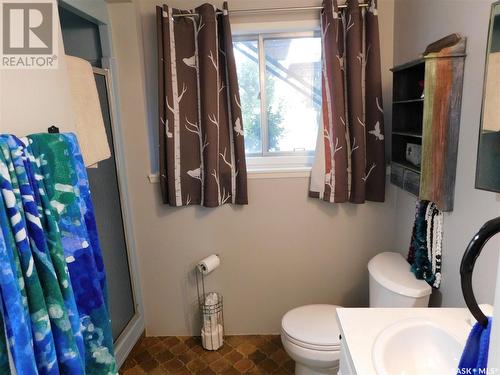 254 2Nd Avenue E, Gravelbourg, SK - Indoor Photo Showing Bathroom