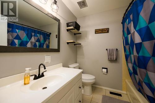 1374 Ottawa Place, Kamloops, BC - Indoor Photo Showing Bathroom