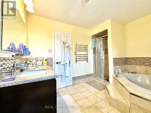 403 Glenashton Drive, Oakville (Iroquois Ridge North), ON - Indoor Photo Showing Bathroom