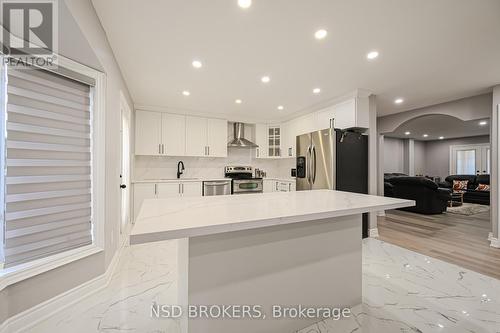 10 Nautical Drive, Brampton (Sandringham-Wellington), ON - Indoor Photo Showing Kitchen With Upgraded Kitchen