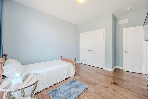 255 Lakeshore Road, St. Catharines, ON - Indoor Photo Showing Bedroom