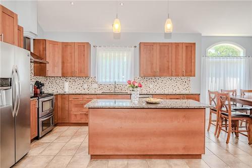 255 Lakeshore Road, St. Catharines, ON - Indoor Photo Showing Kitchen