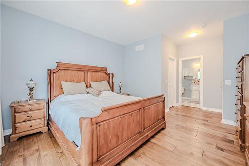 255 Lakeshore Road, St. Catharines, ON - Indoor Photo Showing Bedroom