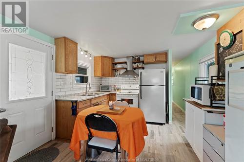 323 Beverly, Essex, ON - Indoor Photo Showing Kitchen With Double Sink