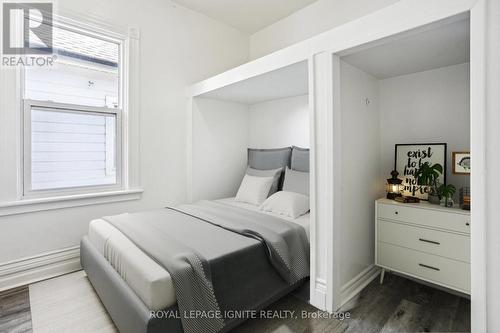 126 Dreaney Avenue, London, ON - Indoor Photo Showing Bedroom