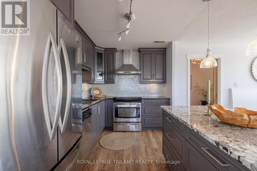 2302 - 389 Dundas Street, London, ON - Indoor Photo Showing Kitchen With Upgraded Kitchen