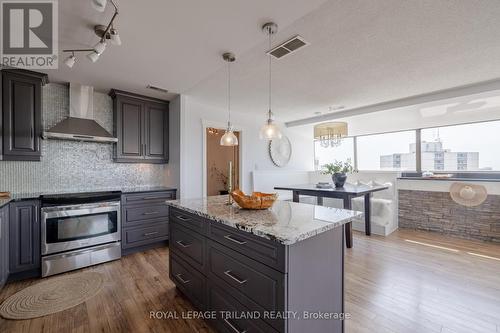 2302 - 389 Dundas Street, London, ON - Indoor Photo Showing Kitchen With Upgraded Kitchen