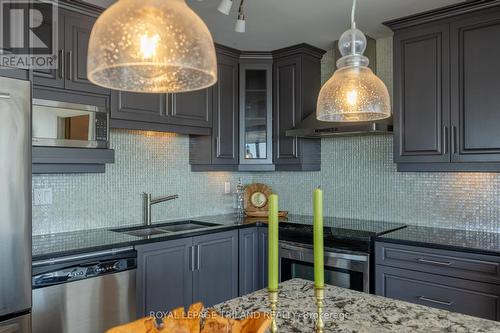 2302 - 389 Dundas Street, London, ON - Indoor Photo Showing Kitchen With Double Sink With Upgraded Kitchen