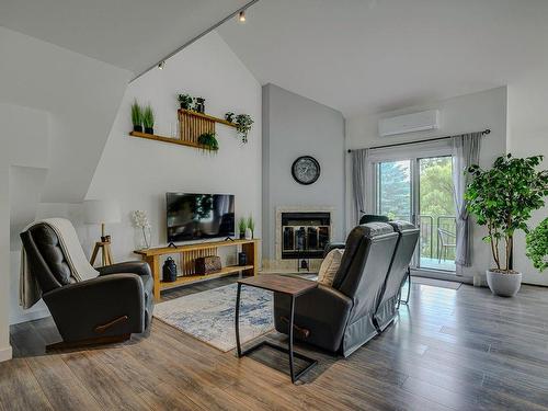 Salon - 401-1 Rue St-Léandre, Saint-Jérôme, QC - Indoor Photo Showing Living Room With Fireplace