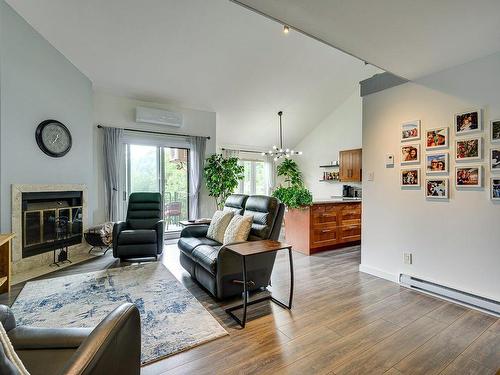 Salon - 401-1 Rue St-Léandre, Saint-Jérôme, QC - Indoor Photo Showing Living Room With Fireplace