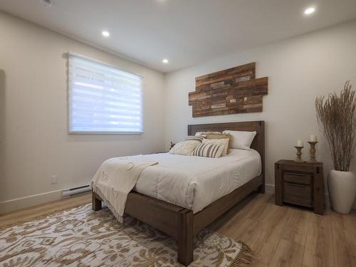 Master bedroom - 3010 Imp. Des Promeneurs, Sainte-Agathe-Des-Monts, QC - Indoor Photo Showing Bedroom