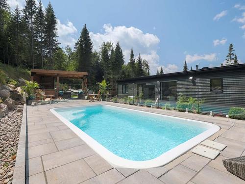 Pool - 3010 Imp. Des Promeneurs, Sainte-Agathe-Des-Monts, QC - Outdoor With In Ground Pool With Backyard