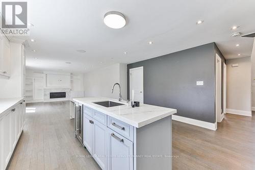 2068 Mississauga Road, Mississauga (Sheridan), ON - Indoor Photo Showing Kitchen With Upgraded Kitchen