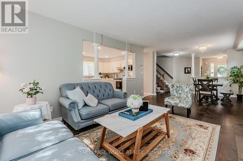 547 St Moritz Avenue, Waterloo, ON - Indoor Photo Showing Living Room