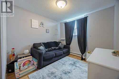 1209 - 1103 Jalna Boulevard, London, ON - Indoor Photo Showing Living Room