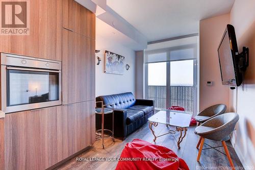 4504 - 8 Eglinton Avenue, Toronto (Mount Pleasant West), ON - Indoor Photo Showing Living Room